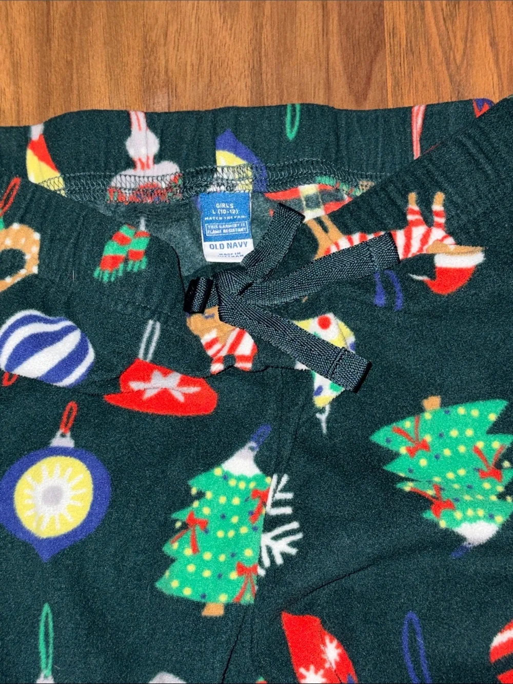 Old Navy Kids Black Holiday Ornament & Tree Print Pajama Bottoms